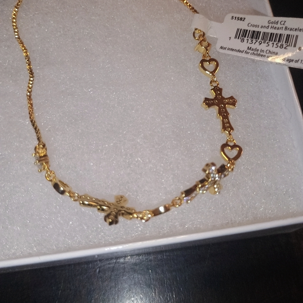 Heart and cross adjustable women's bracelet Gold cz . Brand new in box - Picture 2 of 3